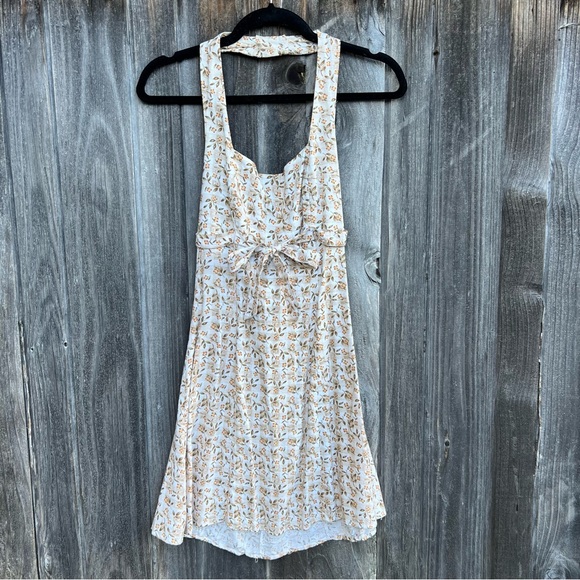 Dresses - Picture 2 of 3